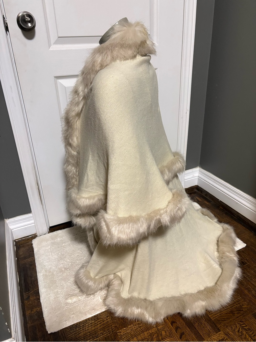 Faux Fur Trim Shawl Cape - Picture 4 of 11